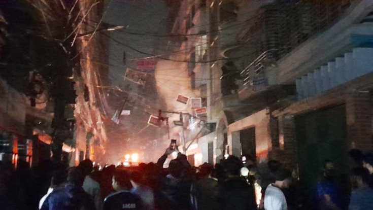 বনশ্রীতে ৬ তলা আবাসিক ভবনে আগুন