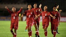 শ্রীলঙ্কাকে হারিয়ে শীর্ষে বাংলাদেশ
